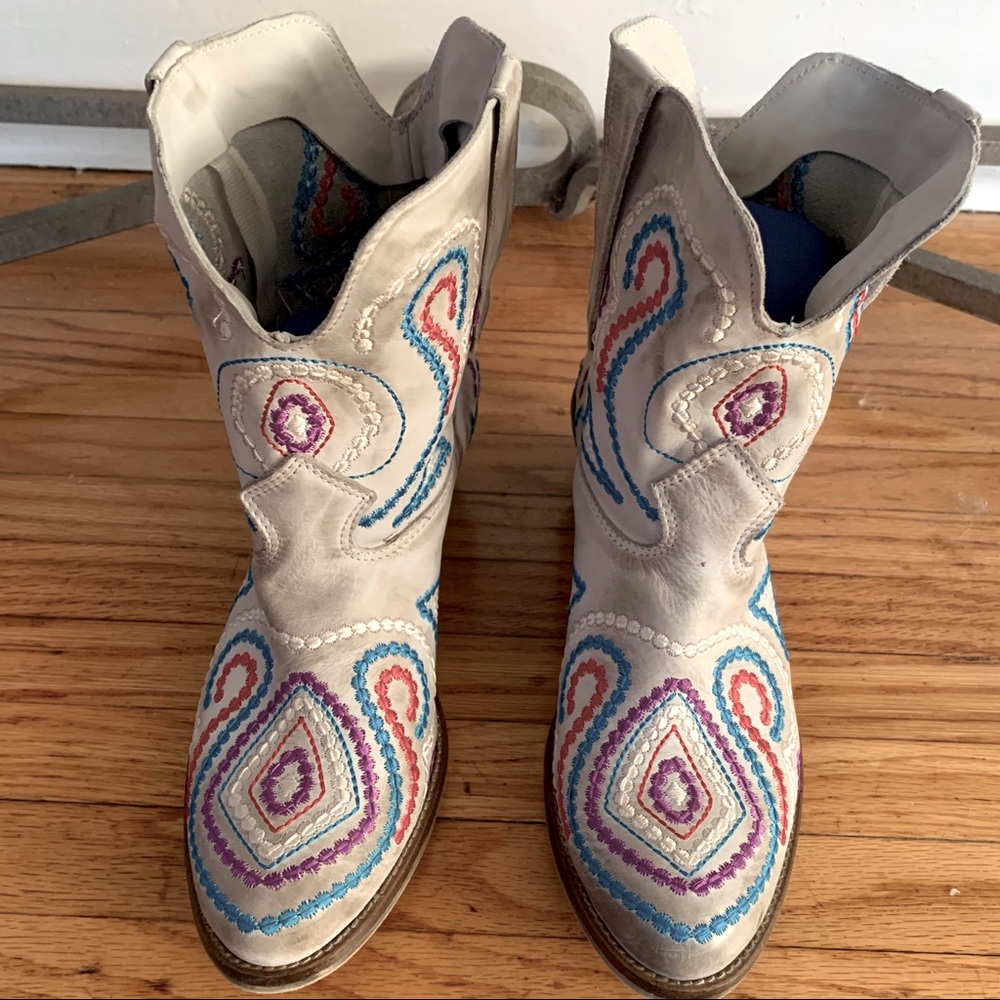 Ovye' By Cristina Lucchi Embroidered Boots Italy